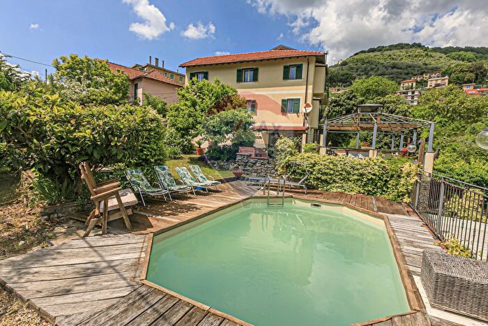 Casa con 8 locali in vendita in Salita Inferiore San Cosimo di Struppa, Genova