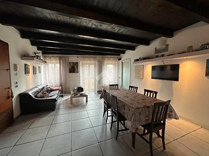 Appartamento trilocale in vendita in Via Italia, Seriate