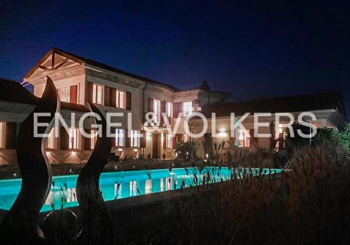 Casa con 6 locali in affitto in Frazione Quassolo, Vigliano DAsti