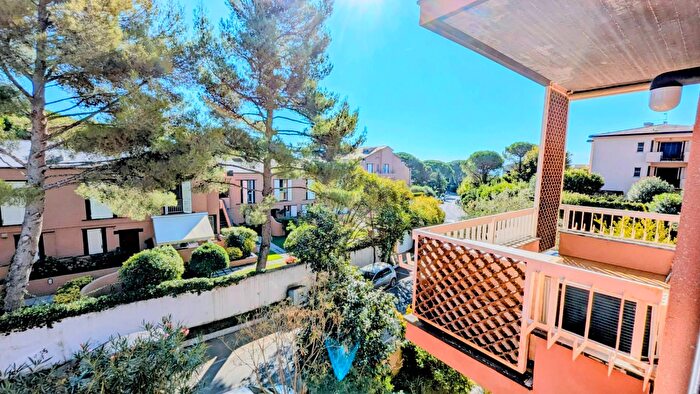 Appartamento trilocale in vendita in Via della Pineta, Arenzano