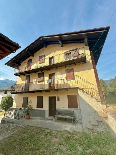 Casa trilocale in vendita in Frazione Cors, Fenis