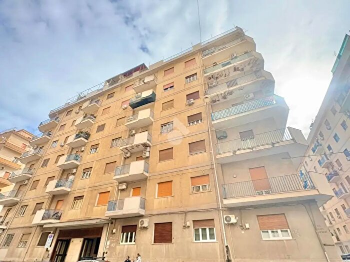 Appartamento con 5 locali in vendita in Via Luigi Manfredi, Palermo
