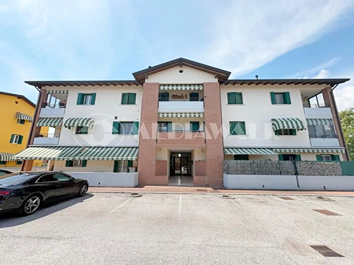 Appartamento con 6 locali in vendita in Via Capo di Sotto, Azzano Decimo