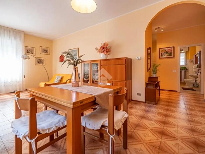 Appartamento con 5 locali in vendita in Via Ravegnana, Ravenna