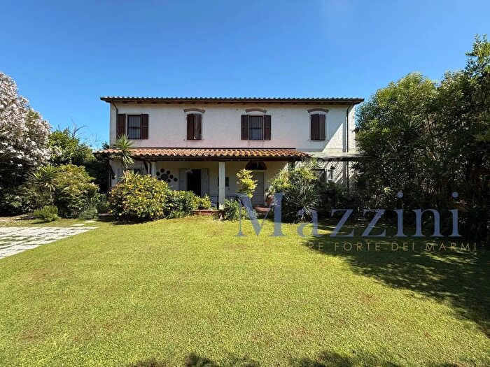 Casa con 10 locali in vendita in Via degli Olmi, Pietrasanta