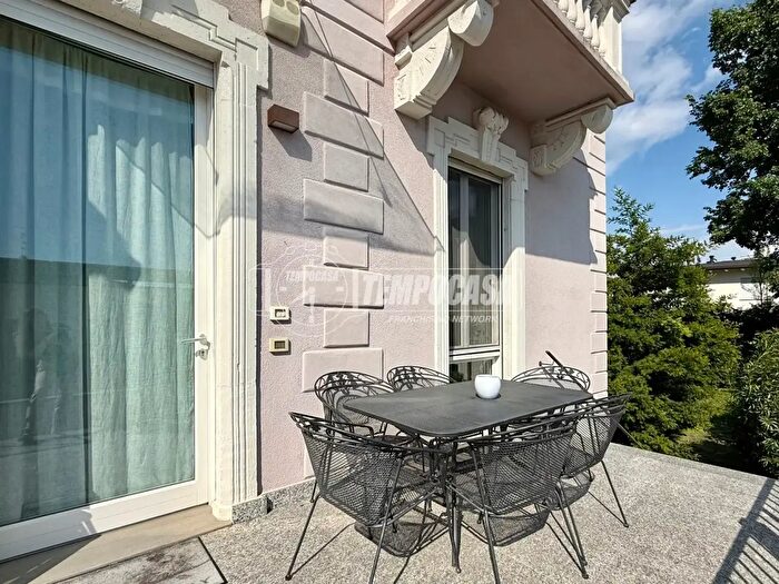 Appartamento con 5 locali in vendita in Vicolo Strecciolo, Merate