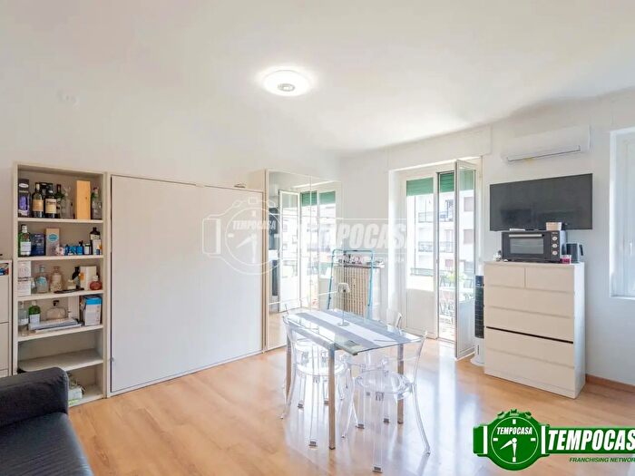 Appartamento monolocale in vendita in Via Alfonso Capecelatro, Milano