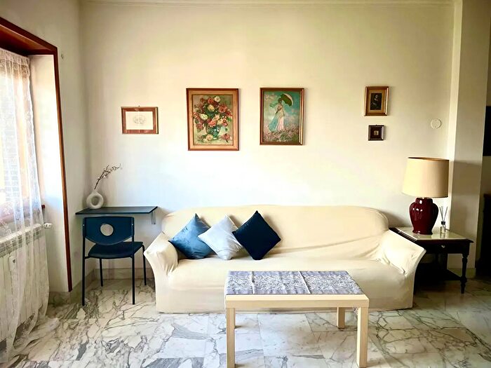 Appartamento monolocale in affitto in Via Simone Martini, Roma