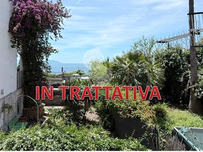 Appartamento trilocale in affitto in Via Marechiaro, Marechiaro, Napoli
