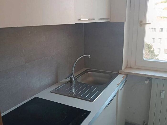 Appartamento trilocale in affitto in Via Andrea Maffei, Montenero, Milano