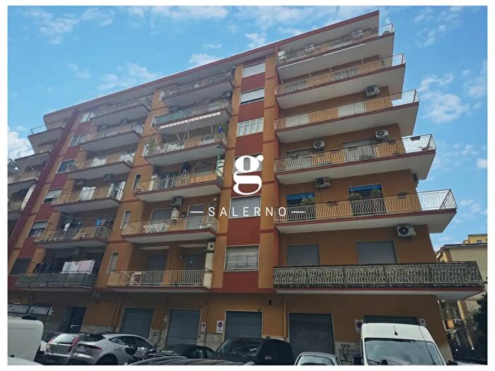 Appartamento quadrilocale in vendita in Via Antonio Barone, Salerno