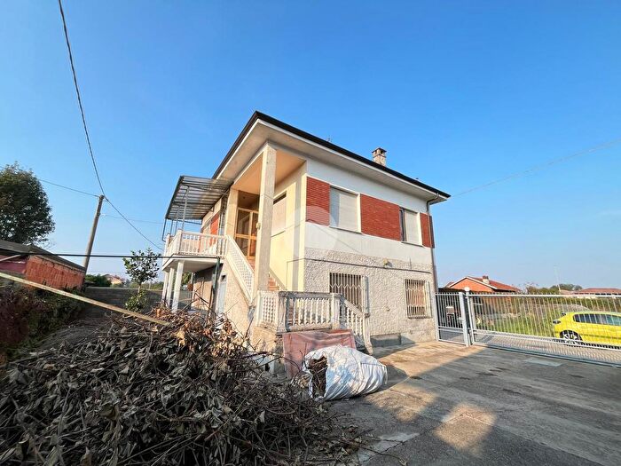 Casa con 6 locali in vendita in Via Metastasio, Carmagnola