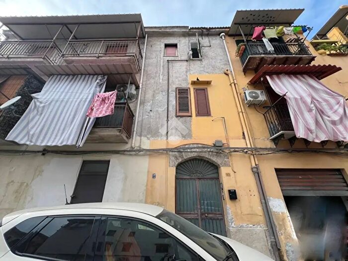 Appartamento trilocale in vendita in Via Cipressi, Palermo