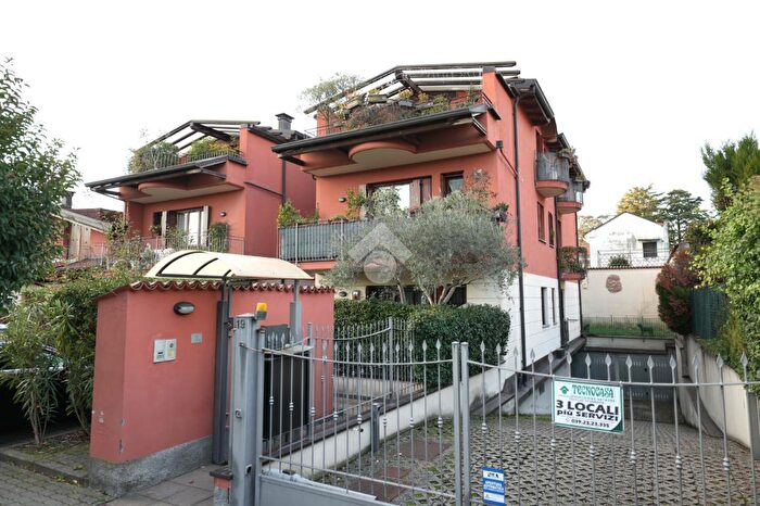 Appartamento trilocale in vendita in Via Achille Grandi, Sovico