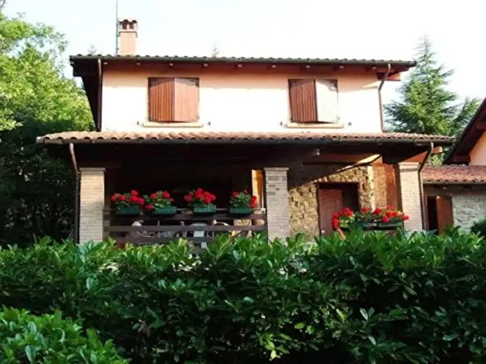 Casa con 6 locali in vendita in Via Serra Pineta, Serramazzoni