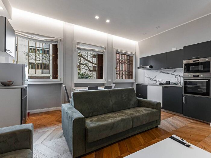 Appartamento trilocale in affitto in Via Serviliano Lattuada, Porta Romana Medaglie dOro, Milano