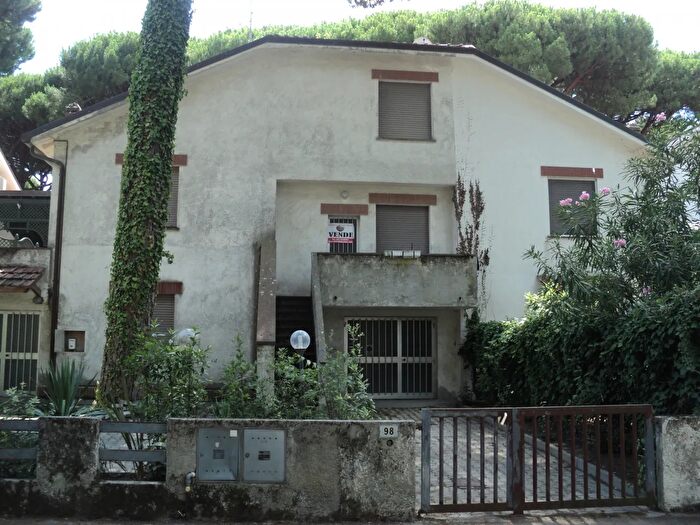 Casa quadrilocale in vendita in Via Mantegna, Comacchio