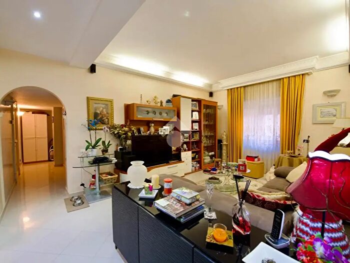 Appartamento trilocale in vendita in Via Antonio Forni, Roma