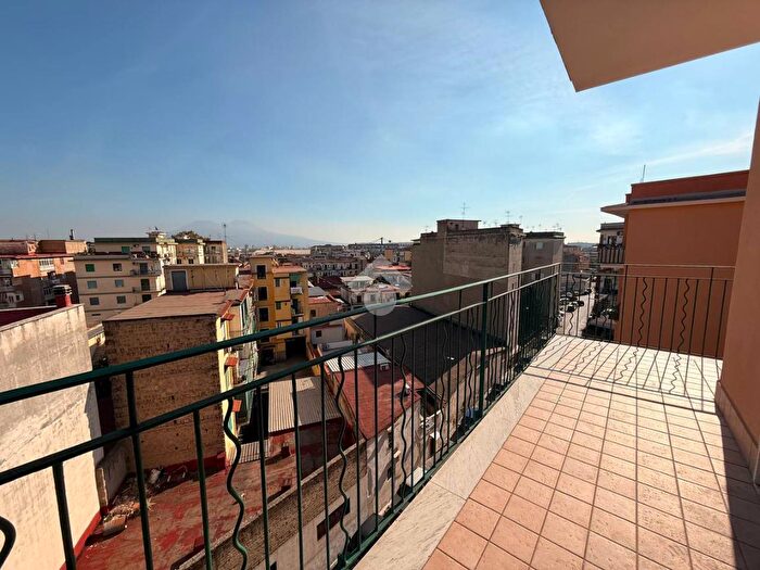Appartamento trilocale in vendita in Via Cardinale Capecelatro, Napoli