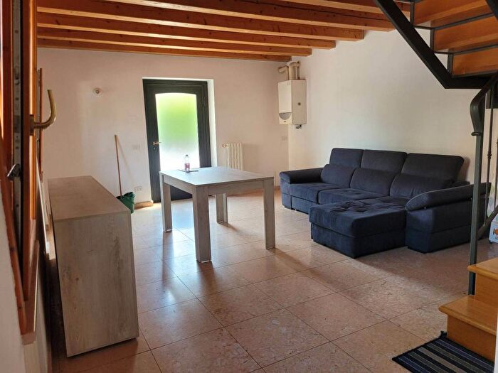 Casa quadrilocale in affitto in Via Valpantena, Quinto, Verona