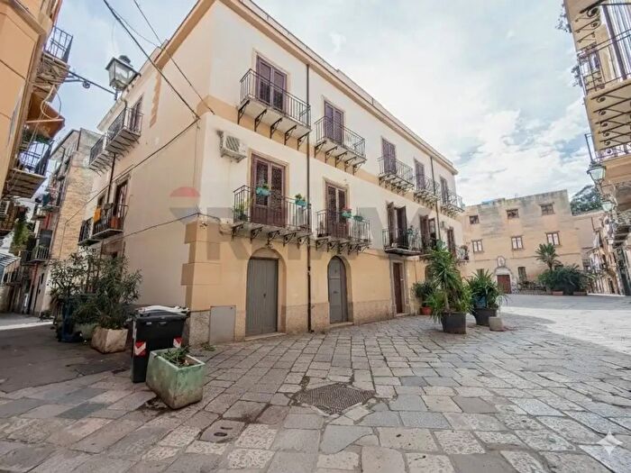 Appartamento con 6 locali in vendita in Via Giuseppe Patania, Palermo