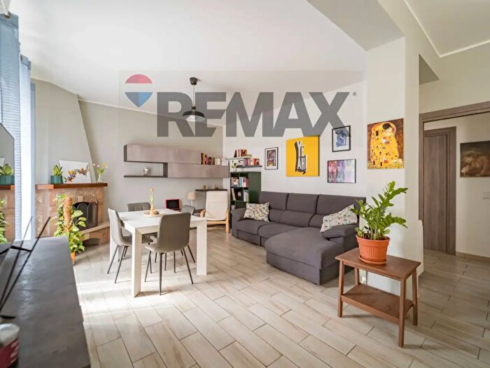 Appartamento trilocale in vendita in Via Agostino Paris, Marino