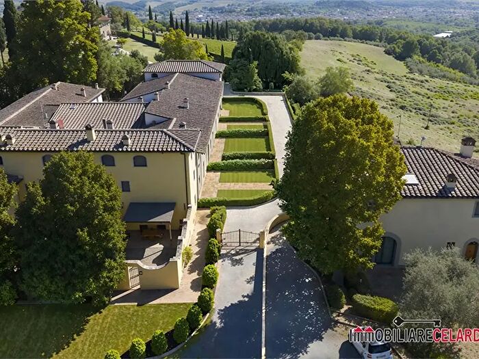 Appartamento trilocale in vendita in Gambassi Terme