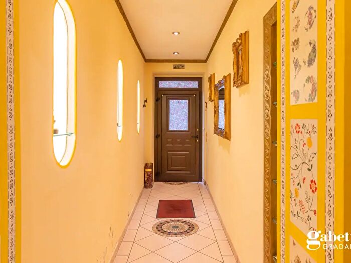 Appartamento quadrilocale in vendita in Via Mercato, Gradara