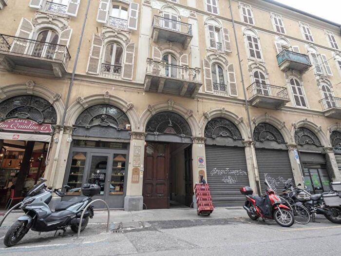 Appartamento quadrilocale in affitto in Via San Quintino, Piazza Solferino Corso Matteotti, Torino