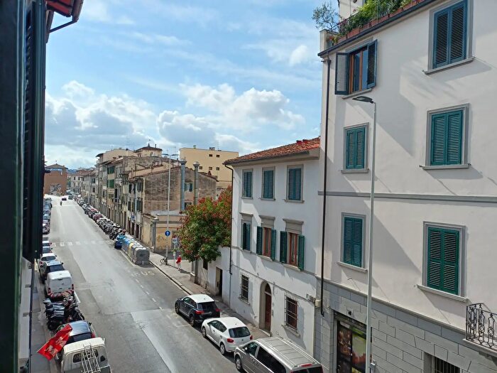 Appartamento trilocale in vendita in Via del Ponte alle Mosse, Firenze