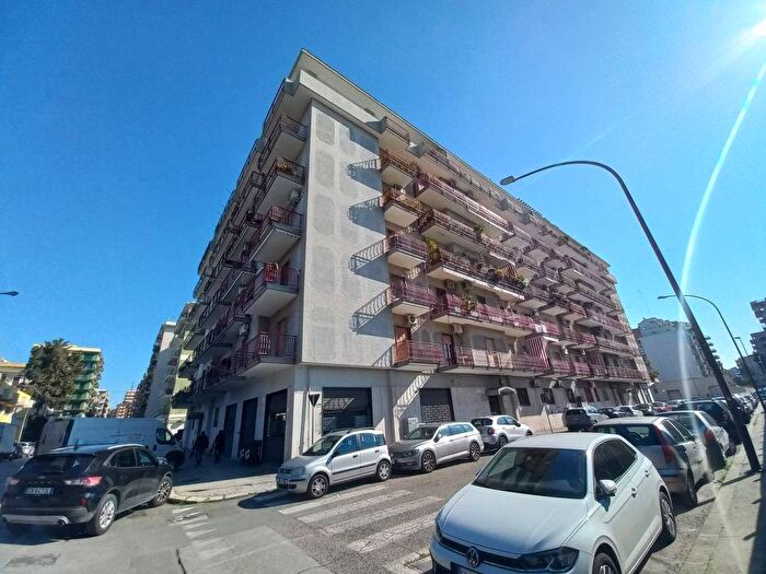 Appartamento trilocale in affitto in Via Plinio, Tre Carrare, Taranto