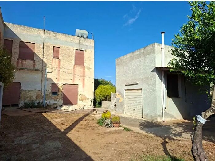 Casa con 8 locali in vendita in Marsala