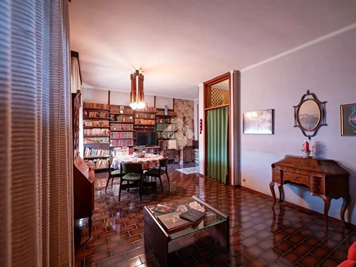 Casa con 8 locali in vendita in Corso Milano, Novara