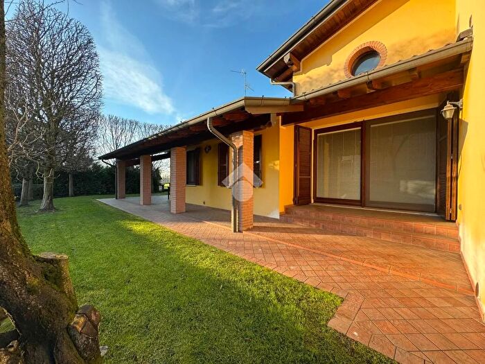 Casa con 5 locali in vendita in Via Eugenio Montale, Campagnola Cremasca