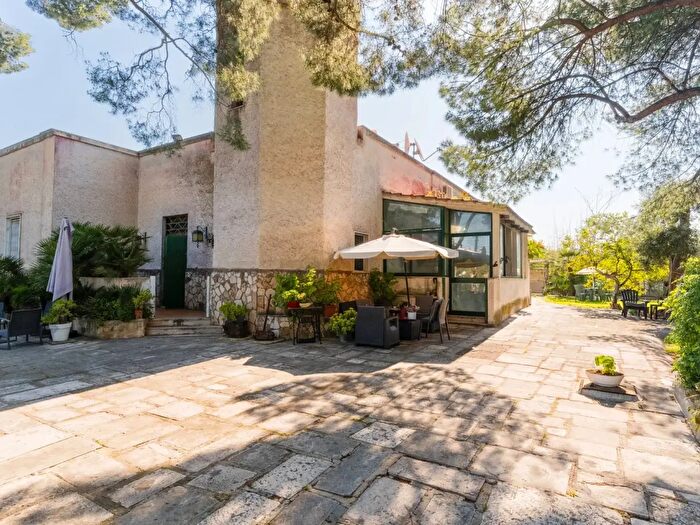 Casa con 15 locali in vendita in Strada Pezze del Sole a, Bari