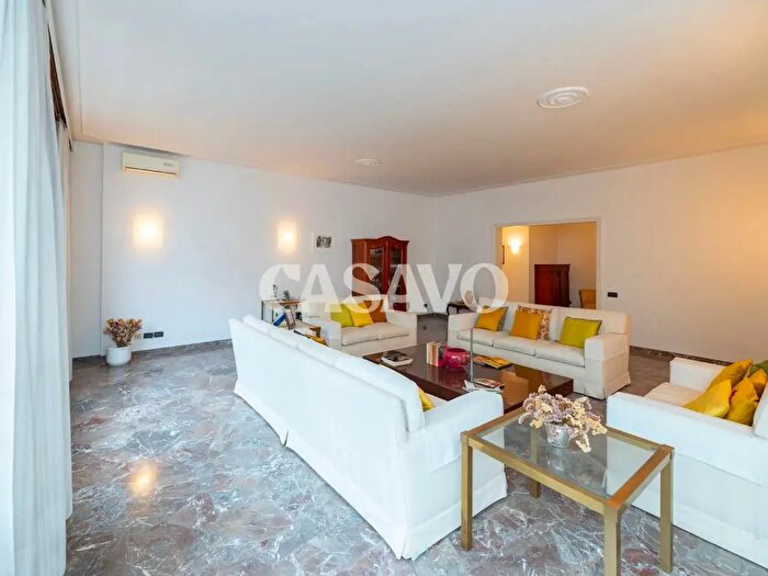 Appartamento con 8 locali in vendita in Firenze