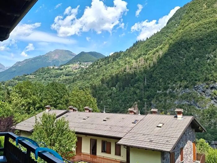 Appartamento trilocale in vendita in Via Moranda, Gromo