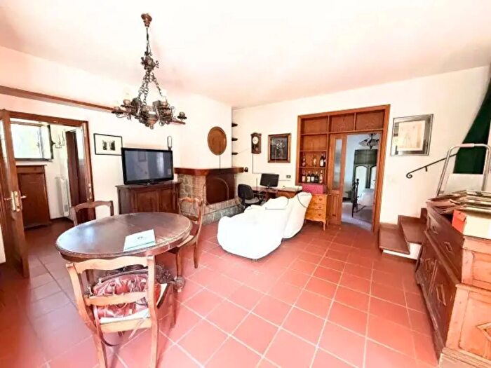 Appartamento con 6 locali in vendita in Loc Rigutino Est Snc, Arezzo