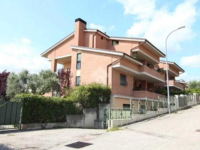 Appartamento quadrilocale in vendita in Via Gaetano Panbianco, Teramo