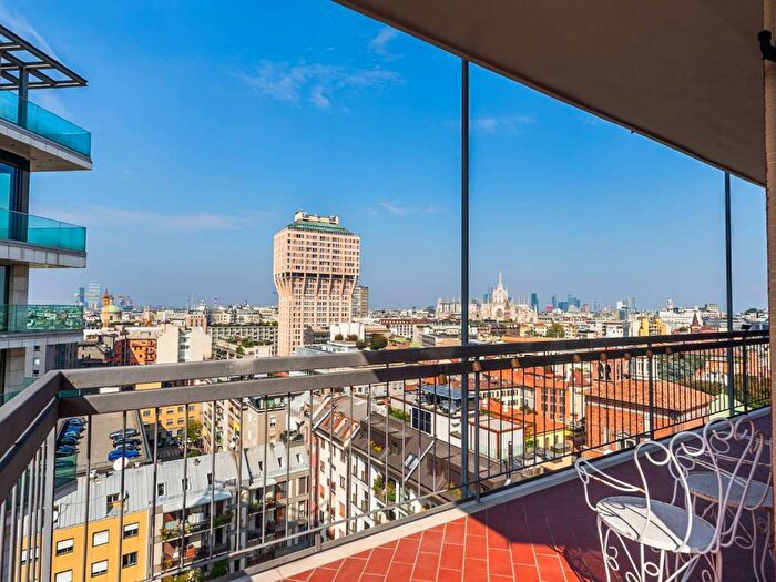 Appartamento trilocale in affitto in Via Santa Sofia, Missori, Milano