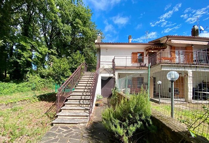 Casa trilocale in vendita in Via dei Pini, Valentano