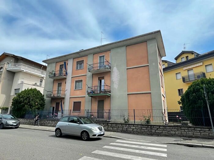 Appartamento trilocale in vendita in Via Luigi Galvani, Novara