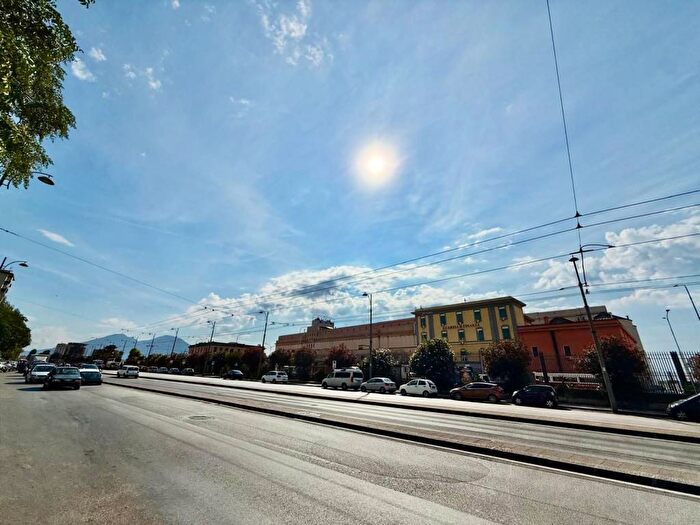 Appartamento trilocale in vendita in Via Nuova Marina, Mercato, Napoli