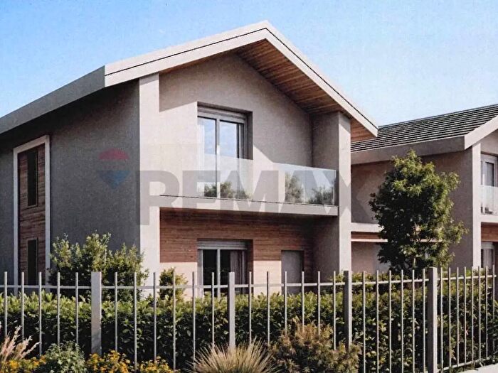 Casa trilocale in vendita in Via Pastrengo, Fagnano Olona