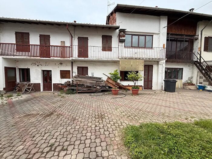 Casa con 7 locali in vendita in Gambolo