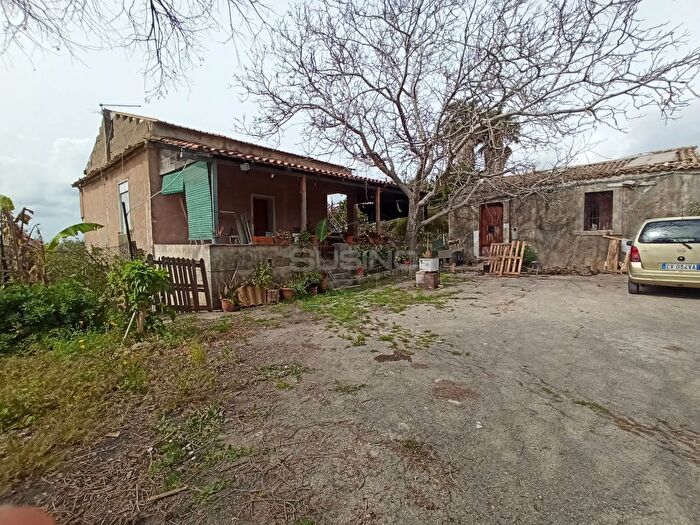 Casa con 6 locali in vendita in Cozzo Pantano SNC, Siracusa