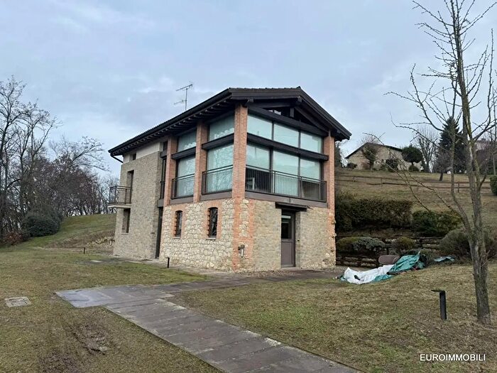 Casa con 6 locali in vendita in Via Giuseppe Fontanili, San Polo DEnza