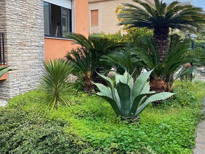 Casa con 6 locali in affitto in Via Gentile, Partigiani Fondone, Lecce