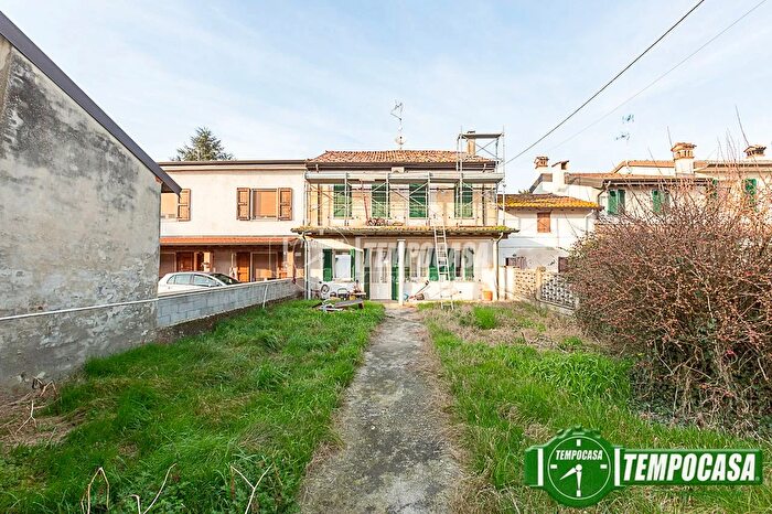 Casa quadrilocale in vendita in Via Curtabili, Gombito