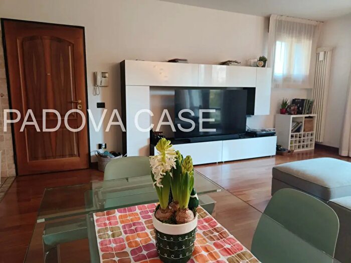 Appartamento trilocale in vendita in Via Fusinato, Padova